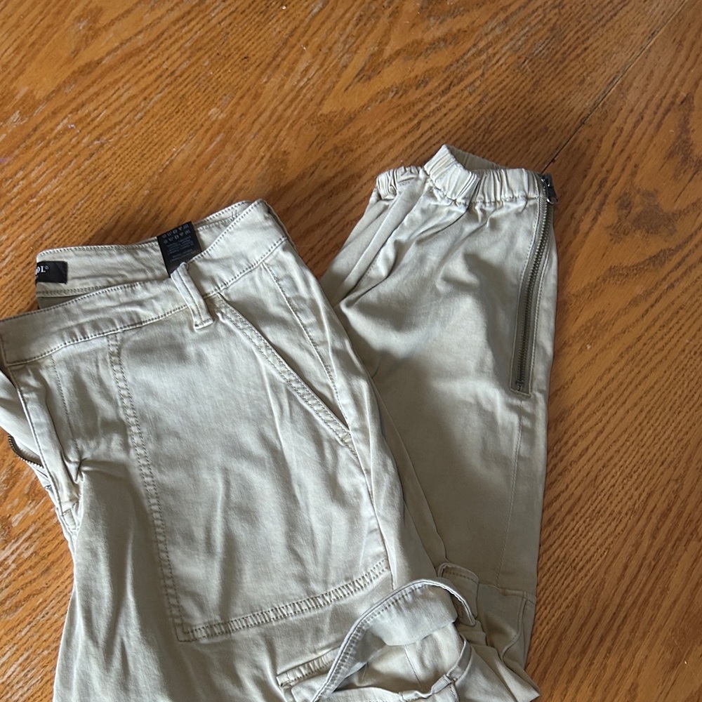 Women’s cargo capris